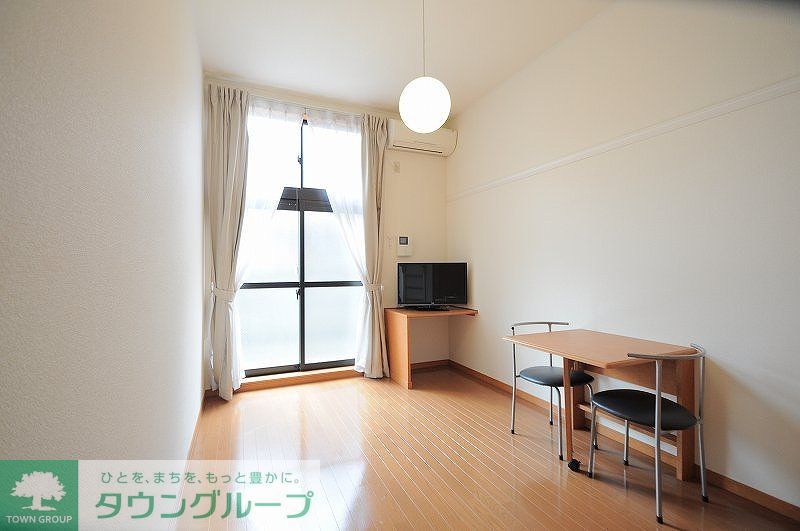 居室・リビング　同タイプ部屋の写真となり設備等は現況と異なる場合があります。