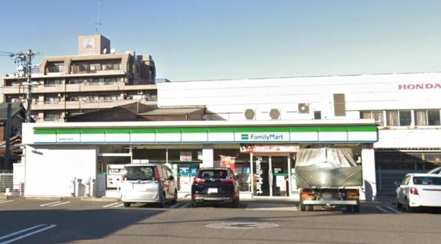 コンビニ　ファミリーマート新岩倉中本町店（コンビニ）まで674m