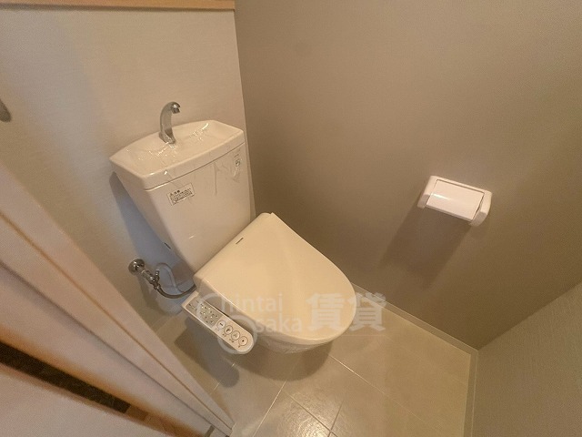 地下鉄御堂筋線 江坂駅 徒歩3分 15階建 築23年のトイレ写真