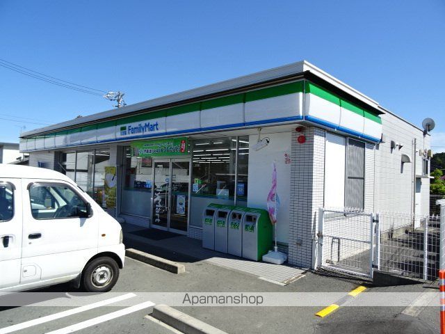 コンビニ　ファミリーマート（コンビニ）まで2571m