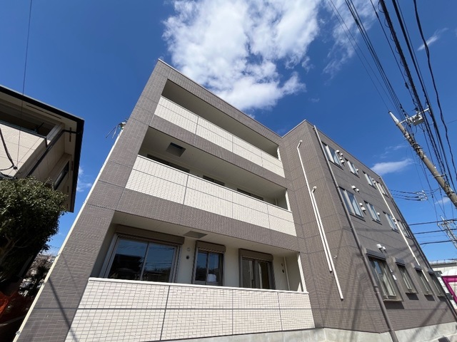 建物外観　☆鉄骨造3階建☆