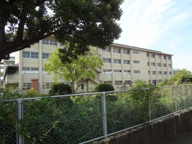 中学校　広陵中学校（中学校）まで2500m