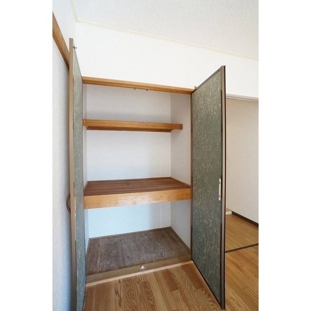 収納　奥行きのある洋室収納