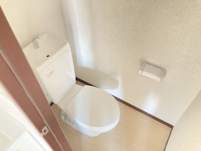 トイレ　別のお部屋の写真です。