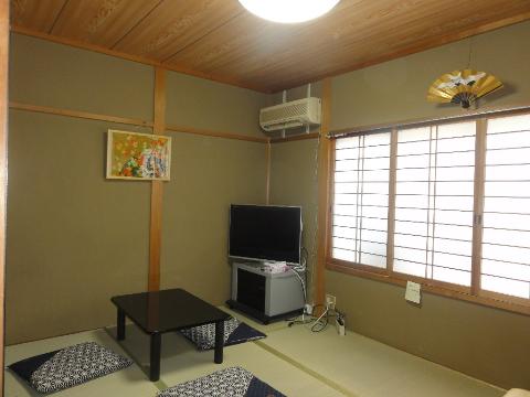 ＪＲ奈良線 宇治駅 徒歩4分 2階建 築42年の居間写真
