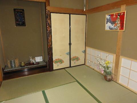 ＪＲ奈良線 宇治駅 徒歩4分 2階建 築42年の居間写真