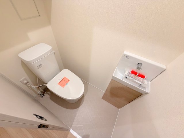 トイレ　綺麗なトイレにはウォシュレット標準装備です。