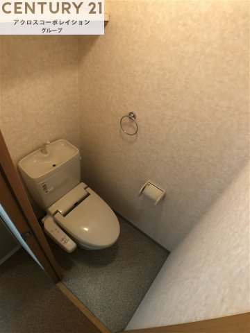 トイレ　温水洗浄便座付きのトイレです♪