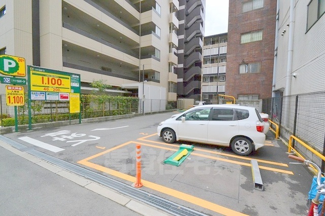 駐車場　パーキング
