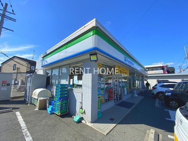 コンビニ　ファミリーマート羽曳野伊賀店（コンビニ）まで50m