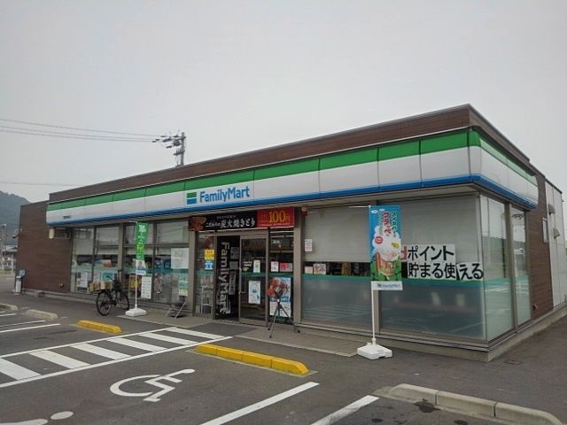 コンビニ　ファミリーマート三豊詫間町店（コンビニ）まで400m