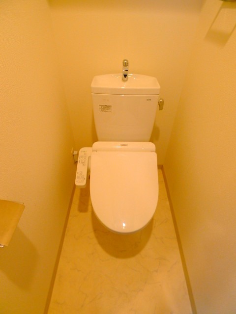 地下鉄東山線 今池駅 徒歩1分 15階建 築6年のトイレ写真