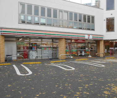 コンビニ　セブンイレブン 世田谷サザエさん通り店（コンビニ）まで703m