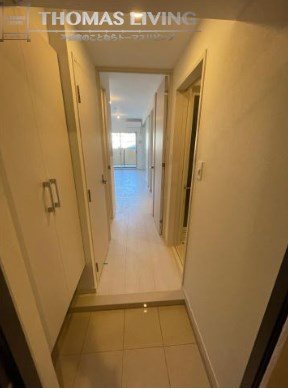 玄関　現在建築中の為参考写真となります。床の色等異なる場合がありま