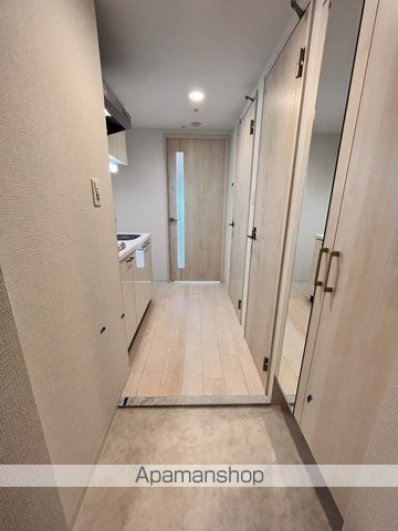 地下鉄御堂筋線 中津駅 徒歩8分 13階建 築5年の玄関写真