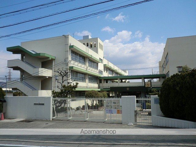 小学校　茨木市立郡小学校（小学校）まで550m