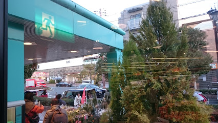 スーパー　ラッキー 忍ヶ丘駅前店（スーパー）まで192m