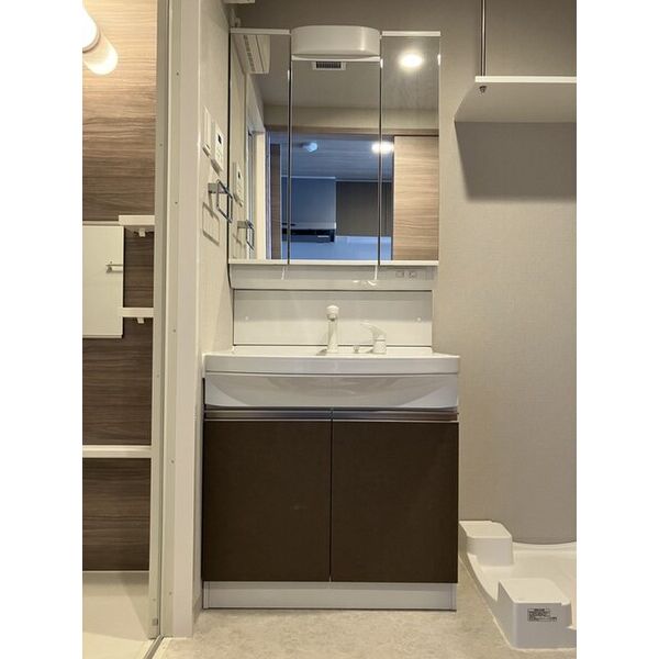 洗面設備　※写真は同タイプ住戸です。