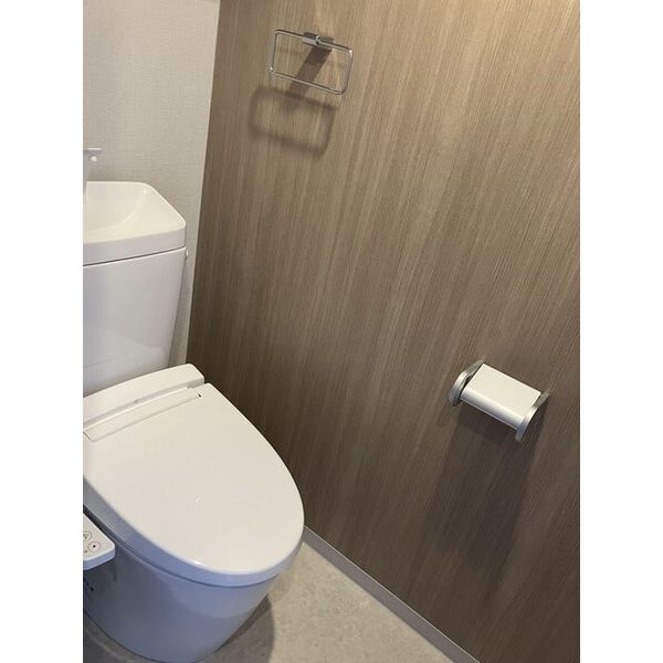トイレ　※写真は同タイプ住戸です。
