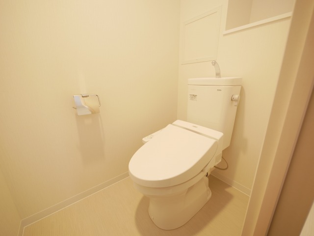 地下鉄千日前線 桜川駅 徒歩7分 8階建 築9年のトイレ写真