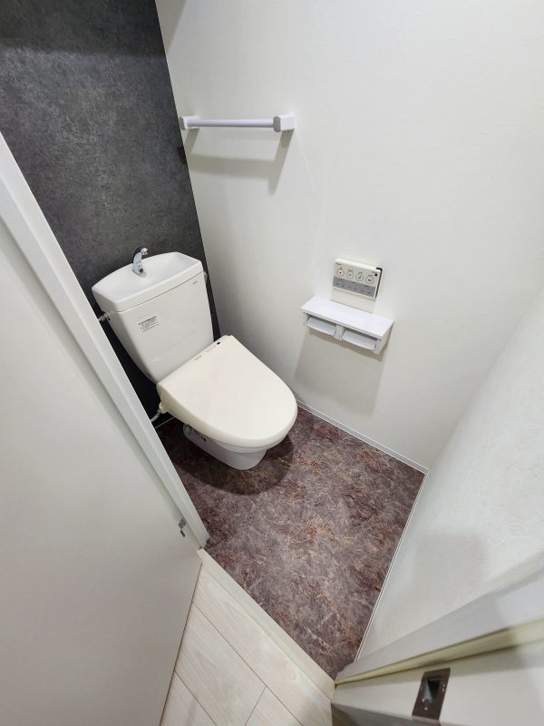地下鉄南北線 麻生駅 徒歩7分 4階建 築3年のトイレ写真