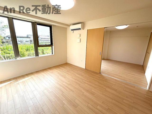 埼玉高速鉄道 戸塚安行駅 徒歩10分 3階建 築3年の居間写真