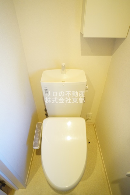 京王新線 初台駅 徒歩11分 4階建 築8年のトイレ写真