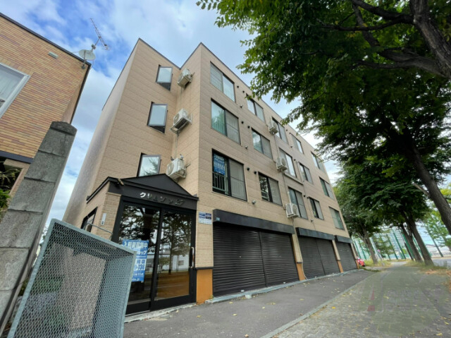 建物外観　札幌市北区北２７条西「クリムゾン２７」