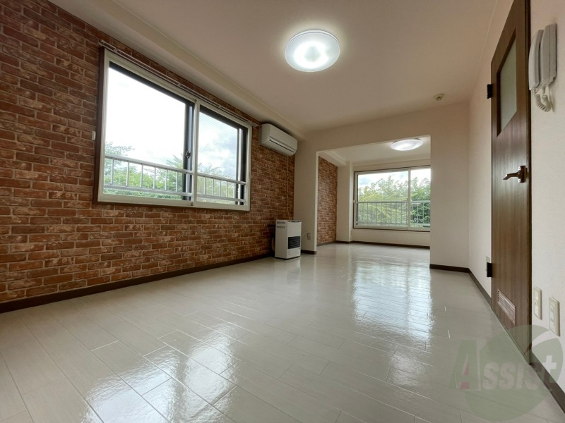 居室・リビング　広くてキレイなお部屋が広がっていて、充実した生活が送れそう。