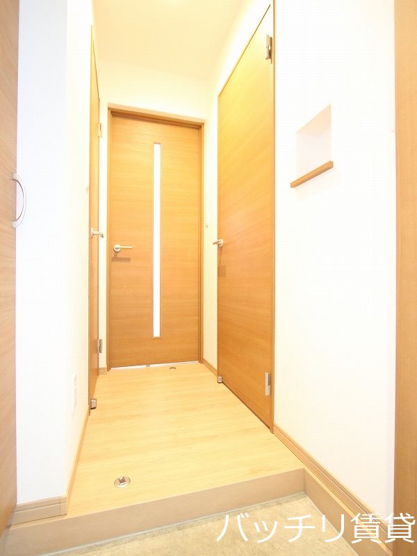 玄関　※写真は同型タイプの為現状を優先いたします。