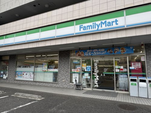 コンビニ　ファミリーマート 鶴川駅西店（コンビニ）まで217m