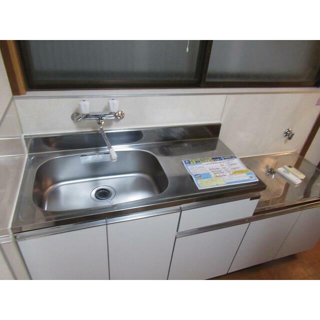 キッチン　同建物、別部屋の写真を使用しております。
