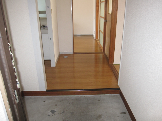 浜松市中央区 3階建 築41年の玄関写真