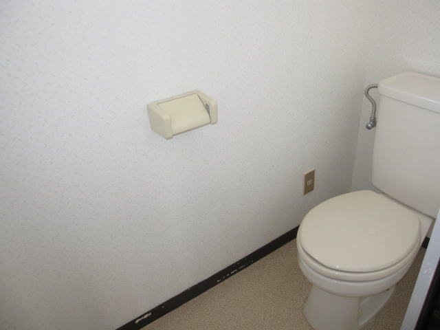 浜松市中央区 3階建 築41年のトイレ写真