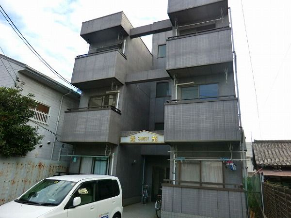 名古屋市守山区廿軒家のマンションの建物外観