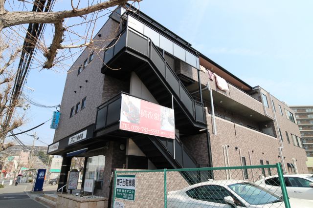 神戸市垂水区舞子台のマンションの建物外観