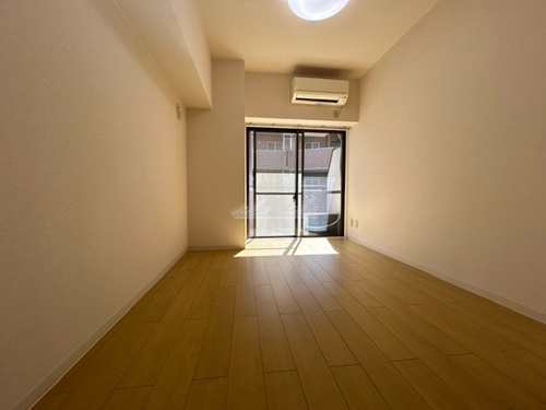 その他部屋・スペース　ベッド、机椅子、テレビ、掃除機など家具家電を賃料内で設置