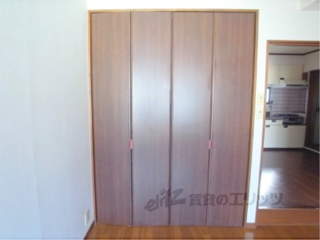 収納　（洋室西）