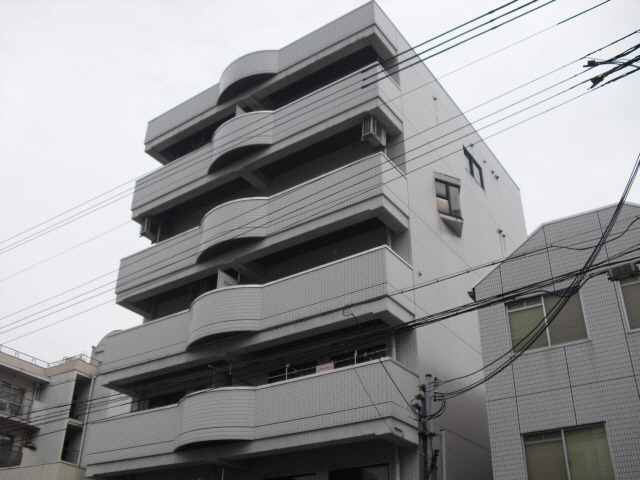 神戸市灘区記田町のマンションの建物外観