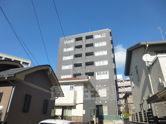 名古屋市昭和区山手通のマンションの建物外観