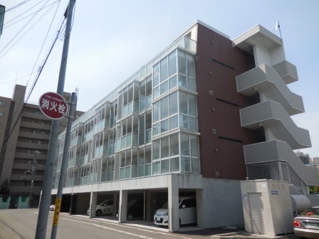 札幌市東区北三十一条東のマンションの建物外観