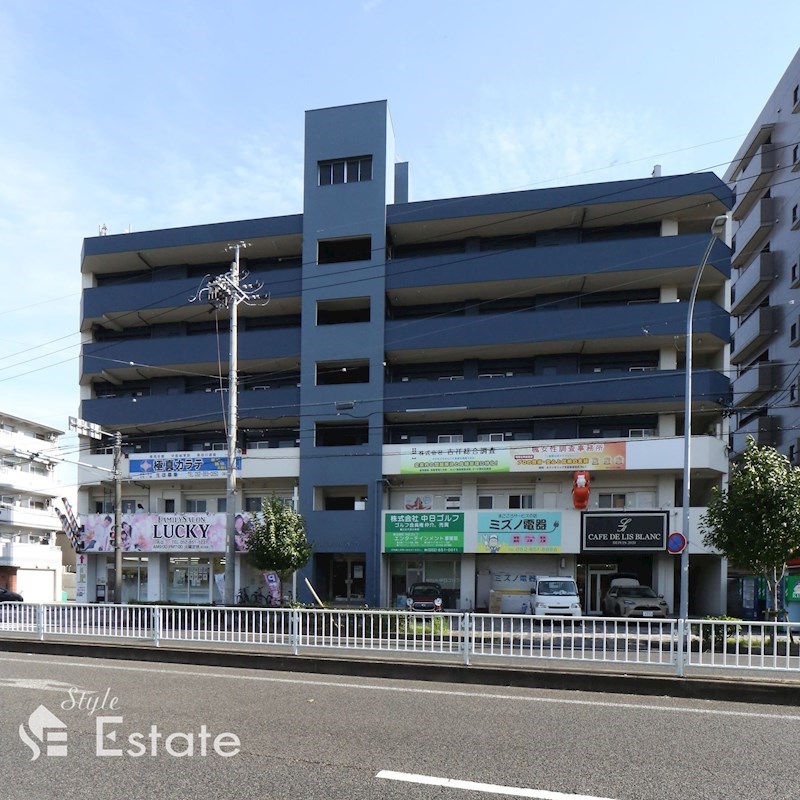 【名古屋市昭和区広路通のマンションの建物外観】