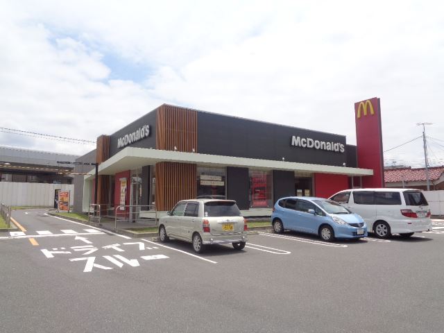 飲食店　マクドナルド（飲食店）まで820m