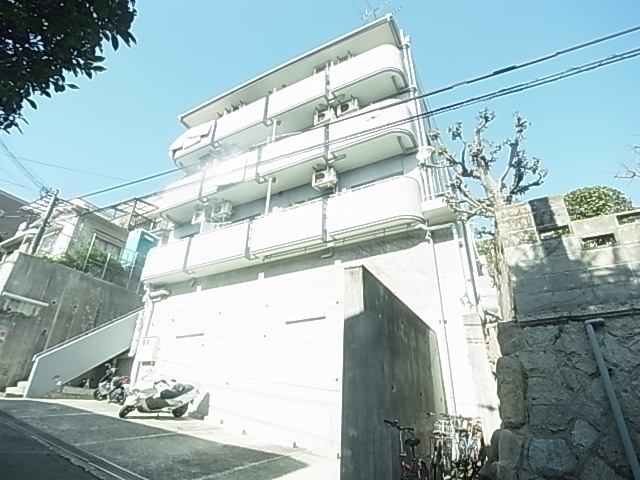 【神戸市中央区中尾町のマンションの建物外観】