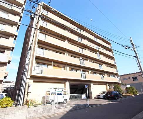 城陽市寺田のマンションの建物外観