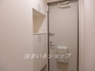 【広島市安佐北区亀山のアパートの玄関】