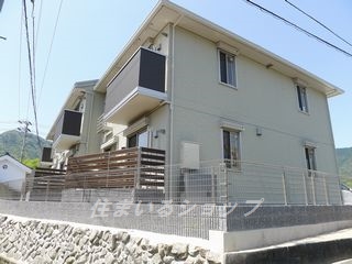 【広島市安佐北区亀山のアパートの建物外観】