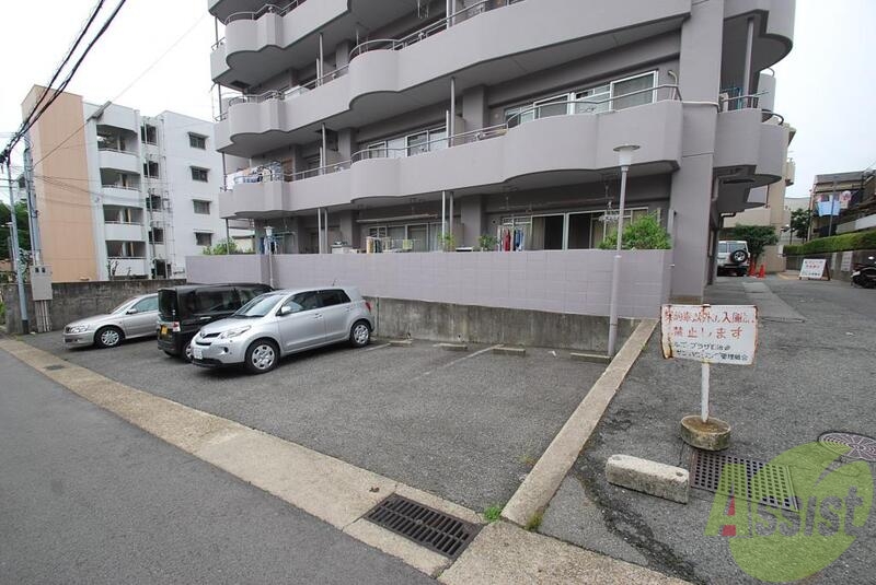 【神戸市兵庫区湊川町のマンションの駐車場】