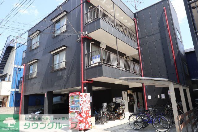 横浜市鶴見区汐入町のマンションの建物外観