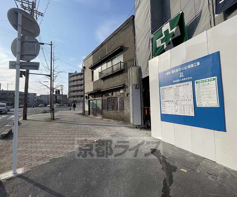 【京都市南区東九条河西町のマンションの建物外観】